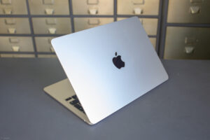 MacBook Air - goldencamera