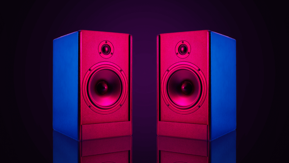 Studio Monitors in Pink and Blue color.