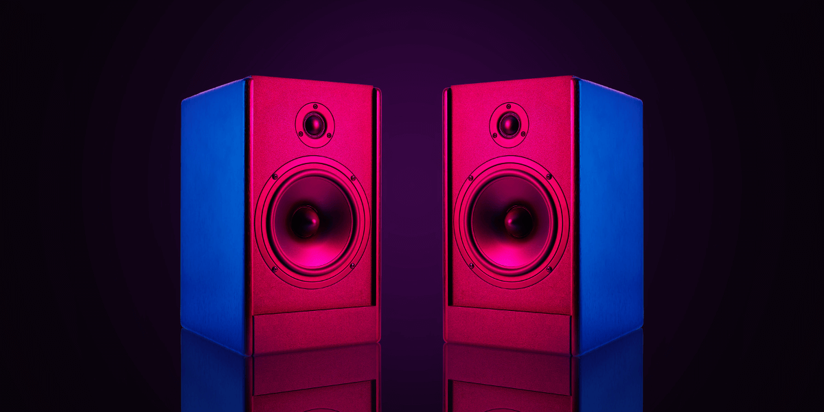 Studio Monitors in Pink and Blue color.