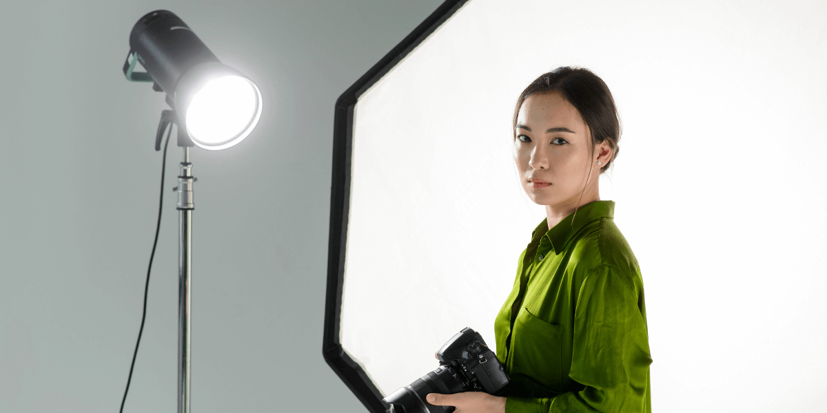 camera-in-woman-hands