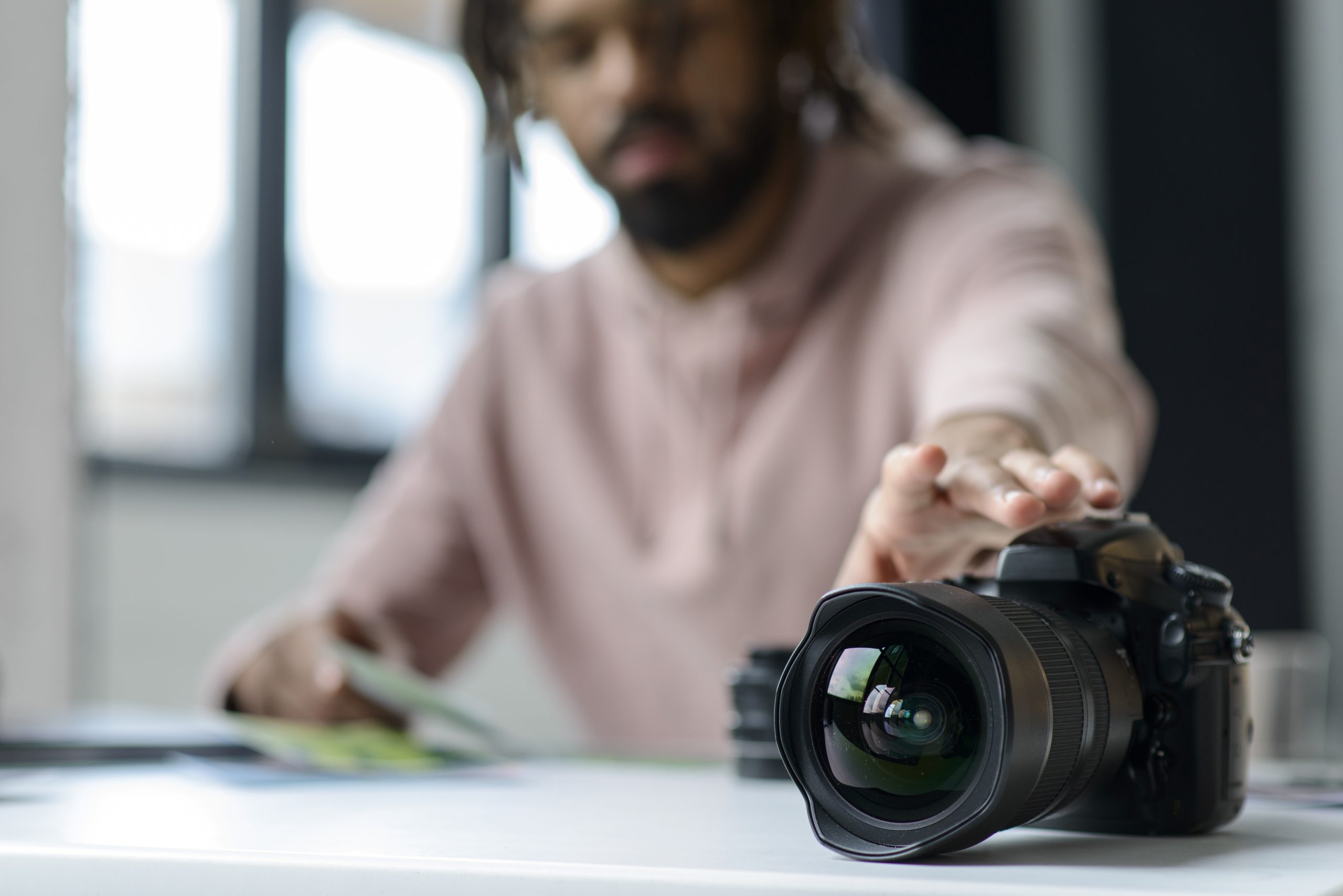 How to Avoid Blurry Photos Using Lenses